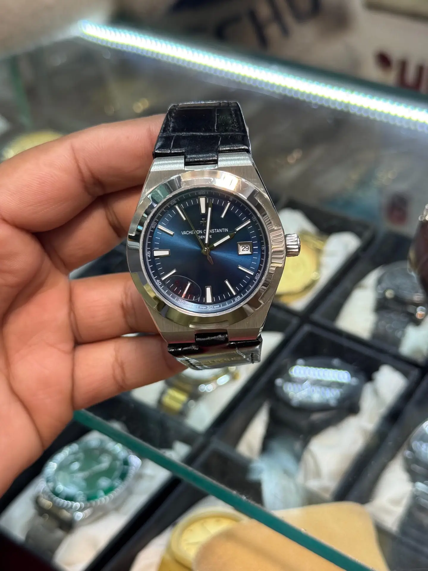 Vacheron Constantin Overseas Collection - Image 3